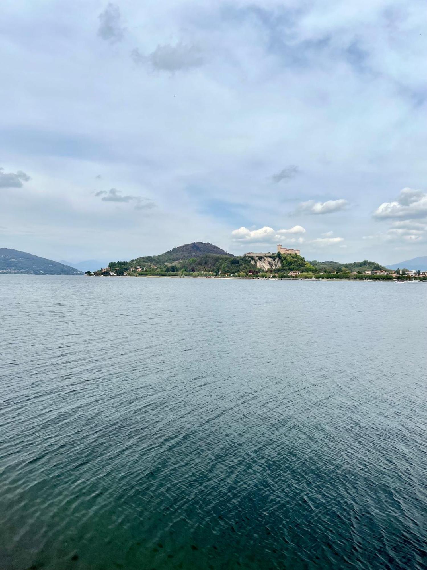 Casa Sul Lago Арона Экстерьер фото